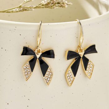 Bold Star Black Korean Earring