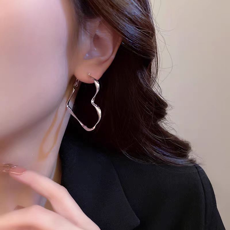 O1CN01hwK33V1NHCTiDfPl5_!!2217545751544-0-cib korean earrings online