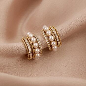 Eye-Catching pearl Korean Earring